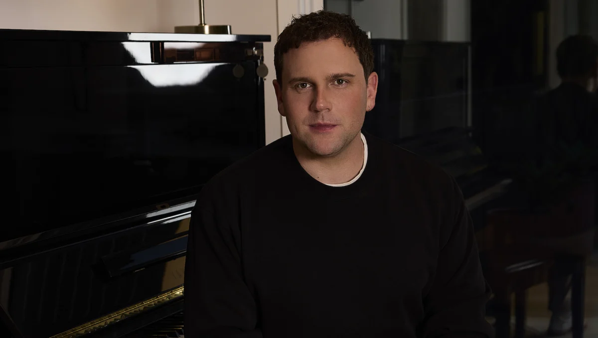 Vinyl Group’s Financial Tightrope: Cash Burn, Strategic Acquisitions, and the $2 Million Lifeline